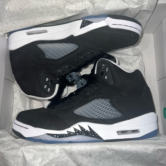 Size W 9 / M 7.5 BRAND NEW